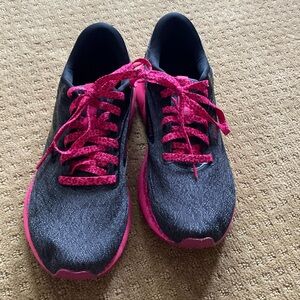 Brand new Brooks Trace